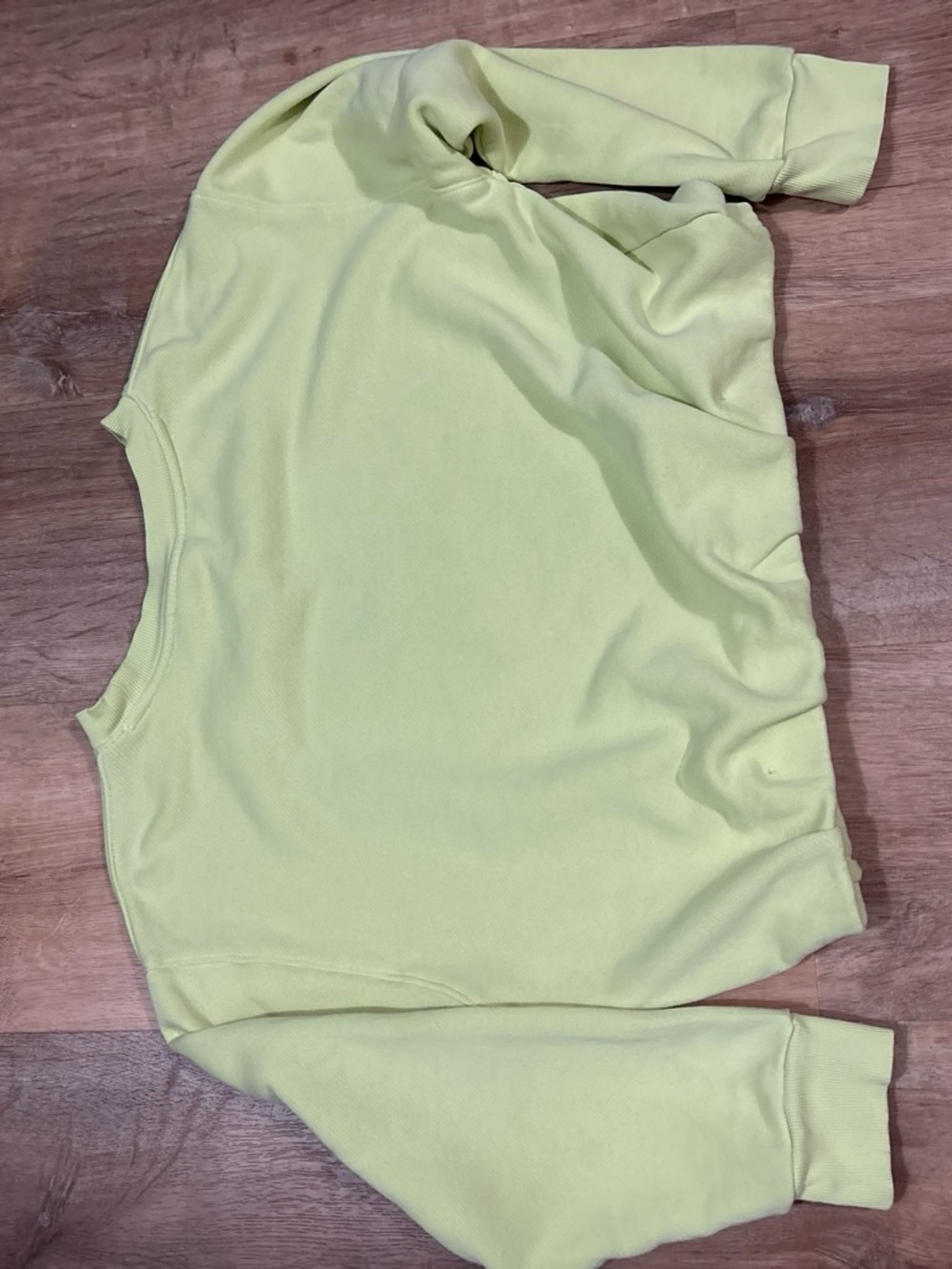 Universal Thread Lime Green Crewneck Sweatshirt Size Medium - Picture 2 of 4